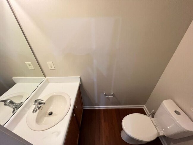 Building Photo - Fantastic 2 Bedroom Durham Townhouse