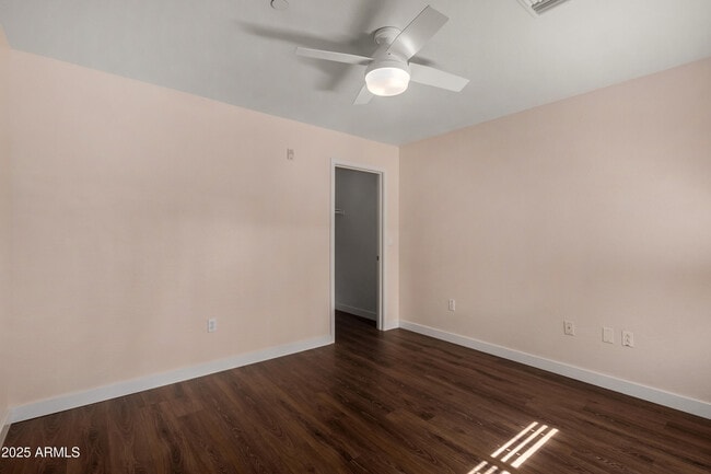 Building Photo - 815 E Rose Ln