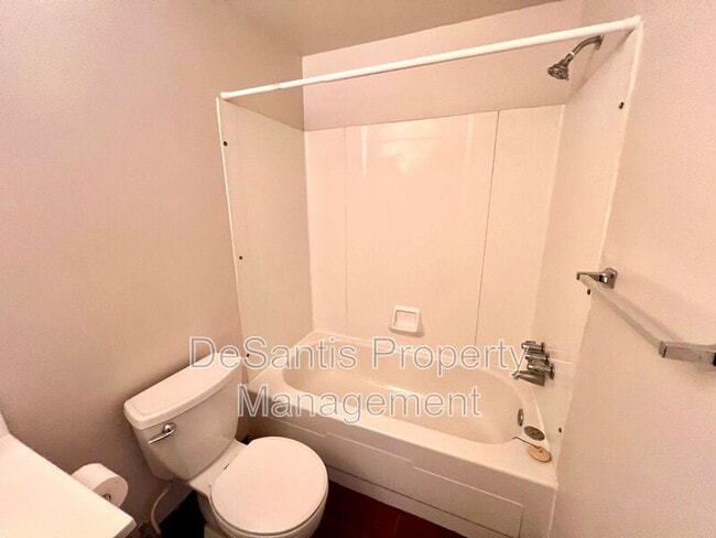 Building Photo - 405 Lunar Ln