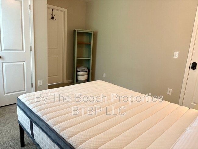 Building Photo - 194 Spencer Cir