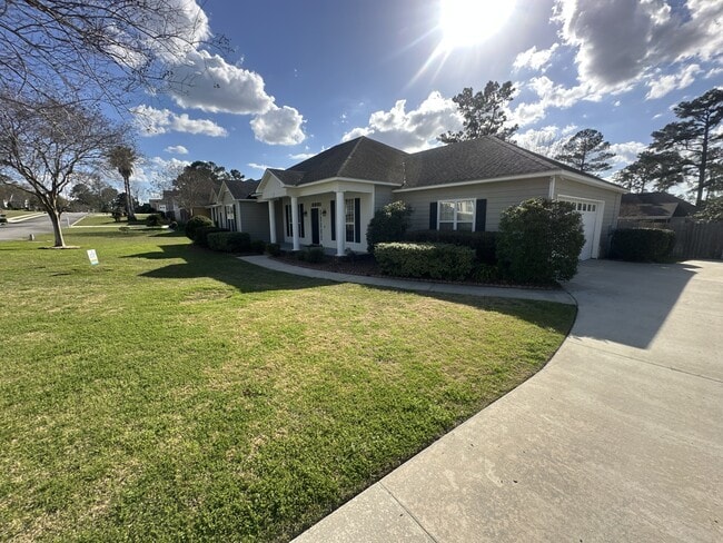 Building Photo - 3650 Victoria Dr