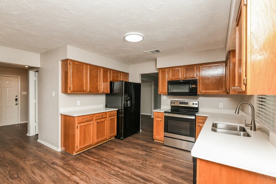 Building Photo - 3956 Wrenwood Dr