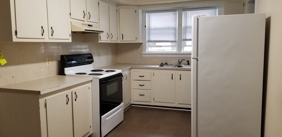 Kitchen - Unit 2 - 61 N Jones St