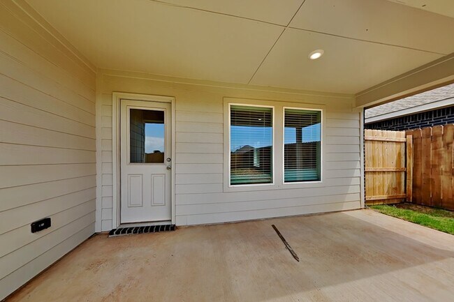Building Photo - 2921 Ember Dr