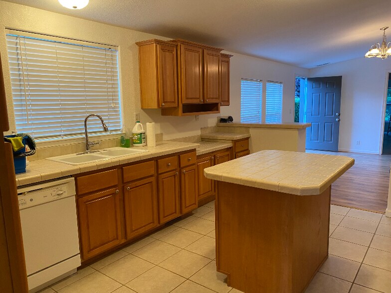 Building Photo - 40871 Orchard Ln