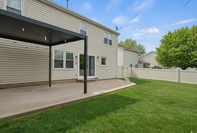 Building Photo - 1000 Cumberland Ln