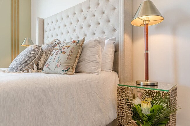 Building Photo - 525 Parkway Dr NE