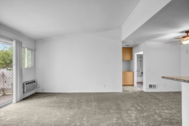 Building Photo - Cozy 1 Bed, 1 Bath Condo in Mira Mesa w/ Off-Street Parking!