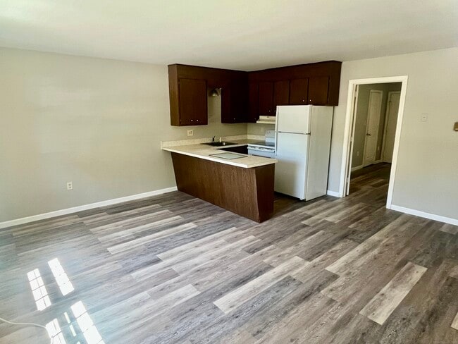 Building Photo - 15 Peggy Ln