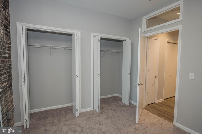 Building Photo - 218 W Main St