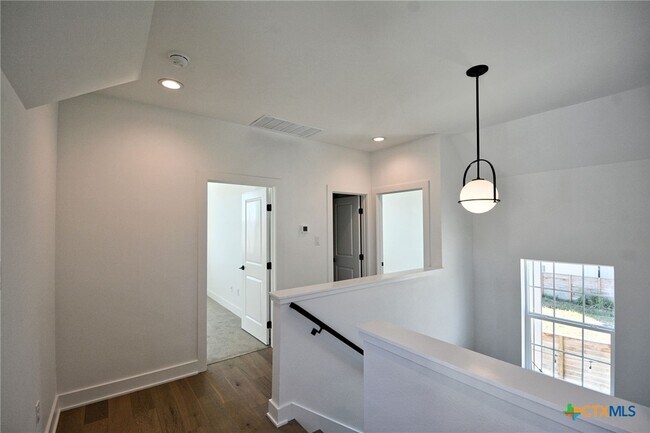 Building Photo - 421 Constance Dr