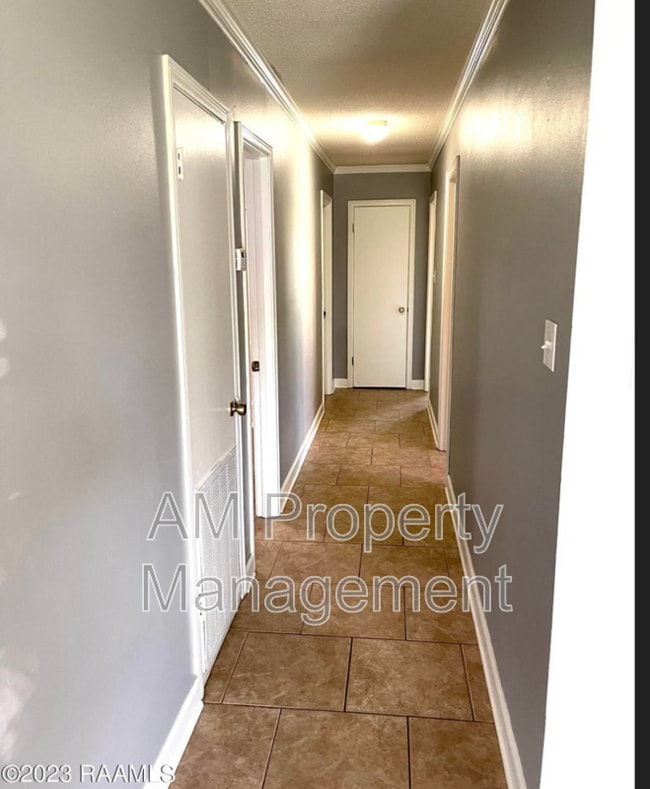 Building Photo - 128 Longfellow Dr