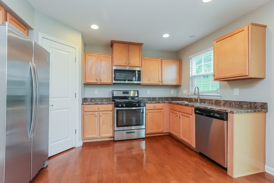Building Photo - 408 Parmley Ln