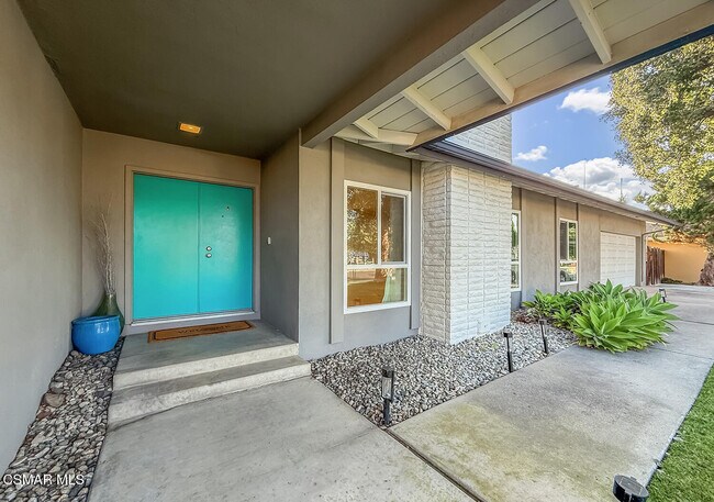 Building Photo - 1251 Buckingham Dr