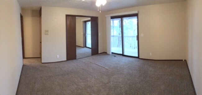 Building Photo - $2,495 / 4BR, 3.5BA Liberty Lake Executive...