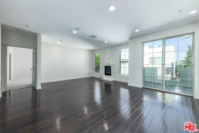 Building Photo - 10639 Woodbridge St