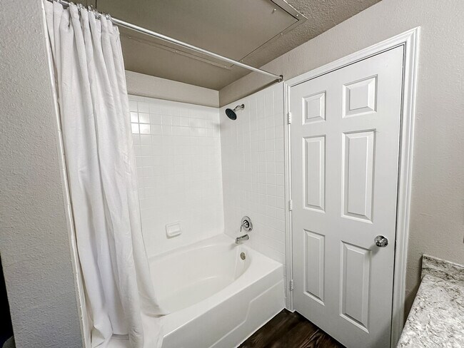 Building Photo - 6225 Saratoga Blvd