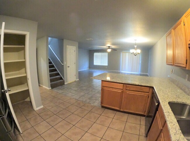 Building Photo - 3867 Thurston Ct