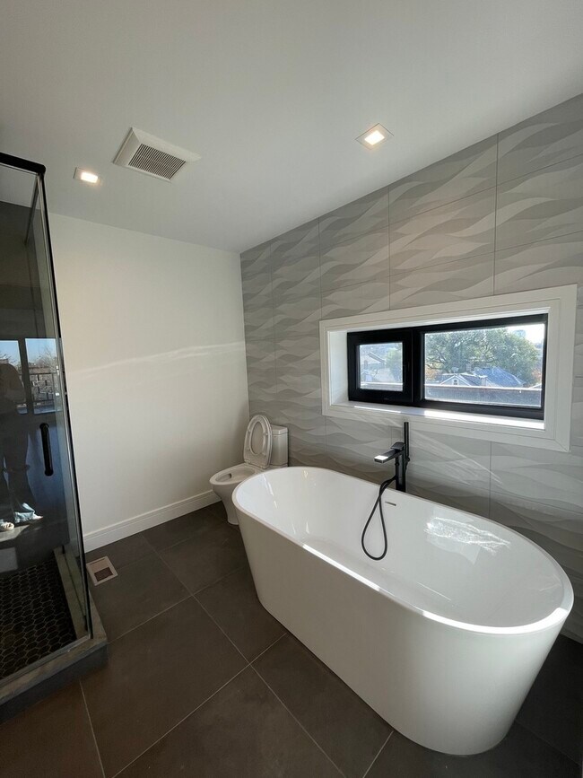 Building Photo - 719 N Elizabeth St