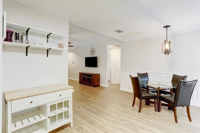 Building Photo - 4802 Walden Cir