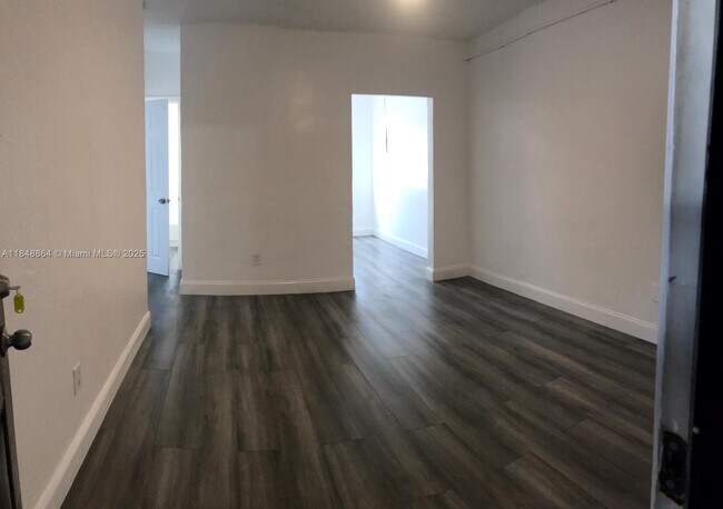 Building Photo - 1117 NW 3rd Ave