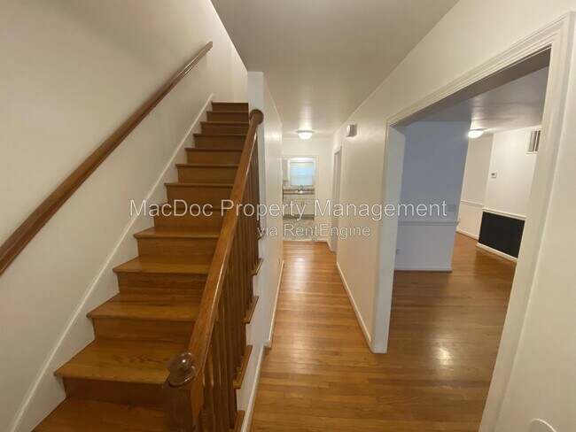 Building Photo - 431 Ridgemore St