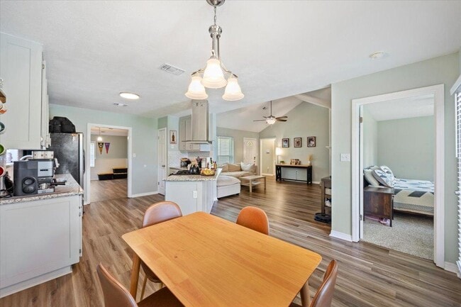 Building Photo - 8665 El Paseo St