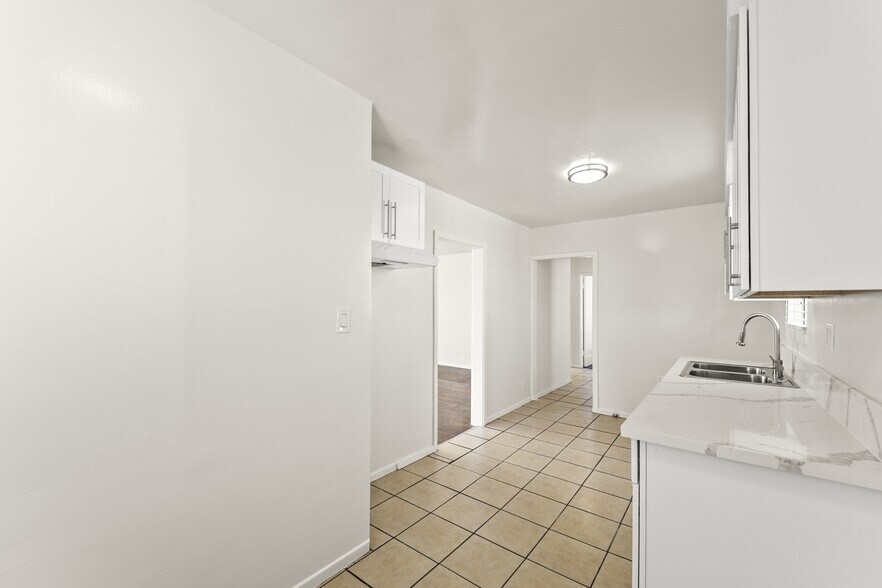 Building Photo - 1339 W 109th St