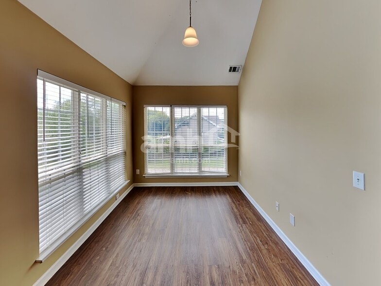 Building Photo - 1732 Shane Dr