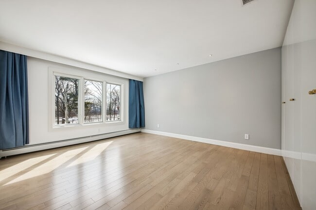 Building Photo - 11 Hudson Terrace