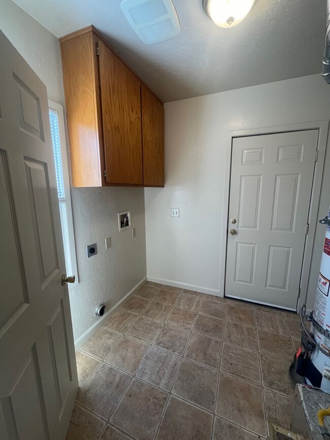 Building Photo - 2 Bedroom 1 Bathroom Single Family Home lo...