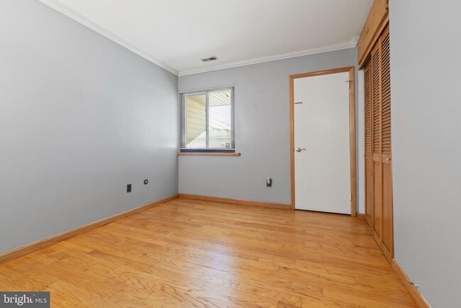 Building Photo - 15 B E Daisy Ln