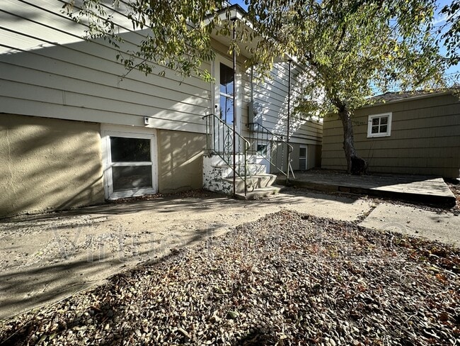 Building Photo - 1106 7th Ave