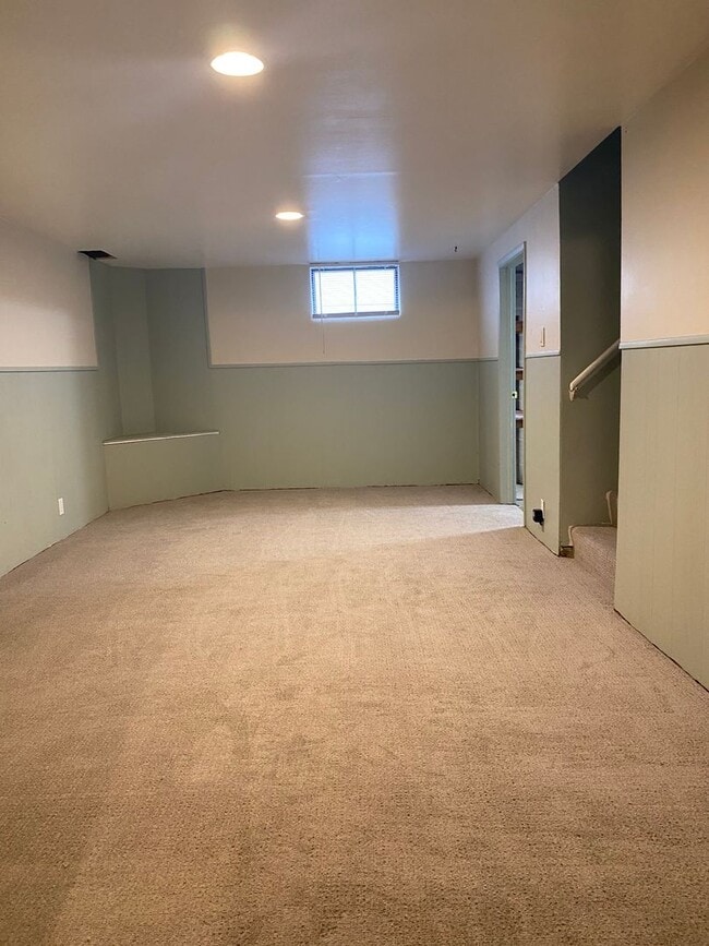 Building Photo - Audubon-Downriver Neighborhood 3+ bedroom, 1 bath corner lot with large, fenced yard