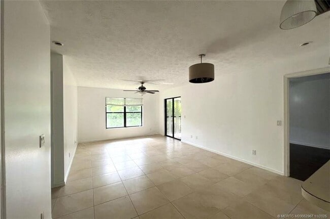 Building Photo - 6543 SE Federal Hwy