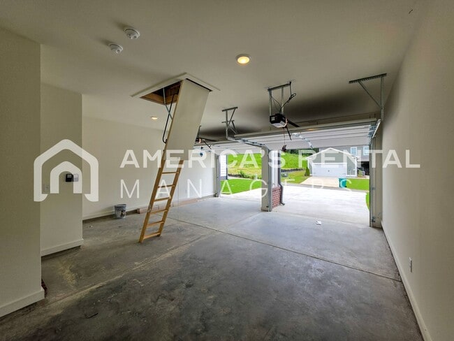 Building Photo - 1019 Grand River Blvd W