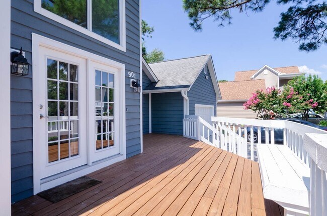 Building Photo - 901 Seafarer Dr
