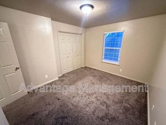 Building Photo - 735 N 200 E St