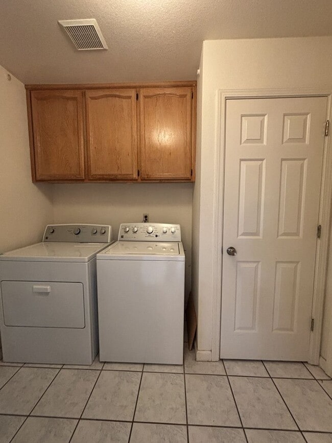 Building Photo - 3 Bed 2.5  Bath House in South Davis