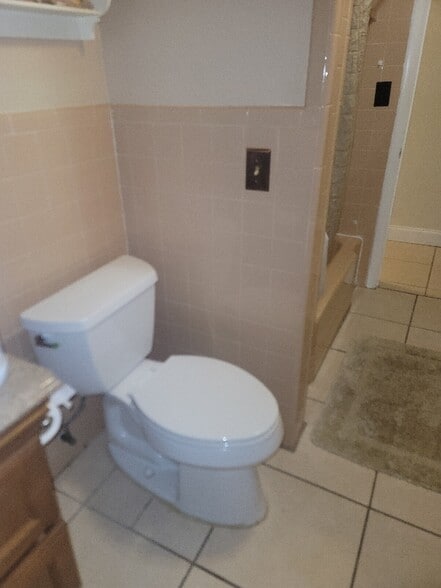 Building Photo - 15000 S River Dr