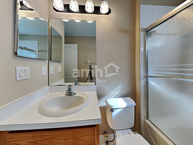 Building Photo - 12515 Lake Vista Dr