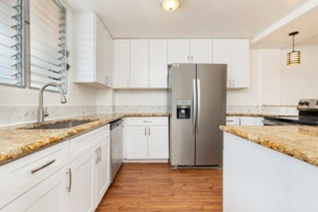Building Photo - Move-In Ready Salt Lake Condo – Freshly Up...