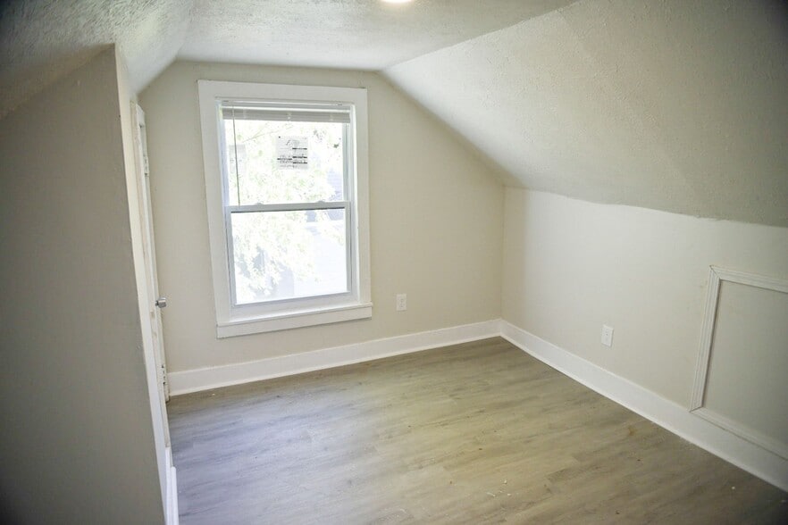 Building Photo - 1149 Lincoln Ave