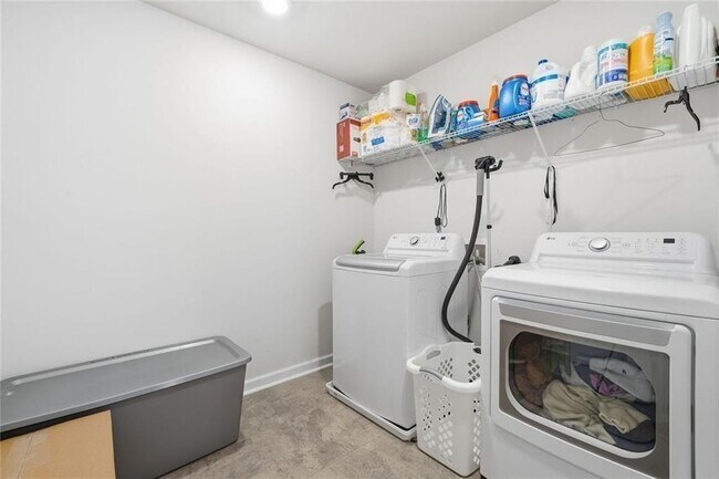 Building Photo - 196 Summit Pointe Dr