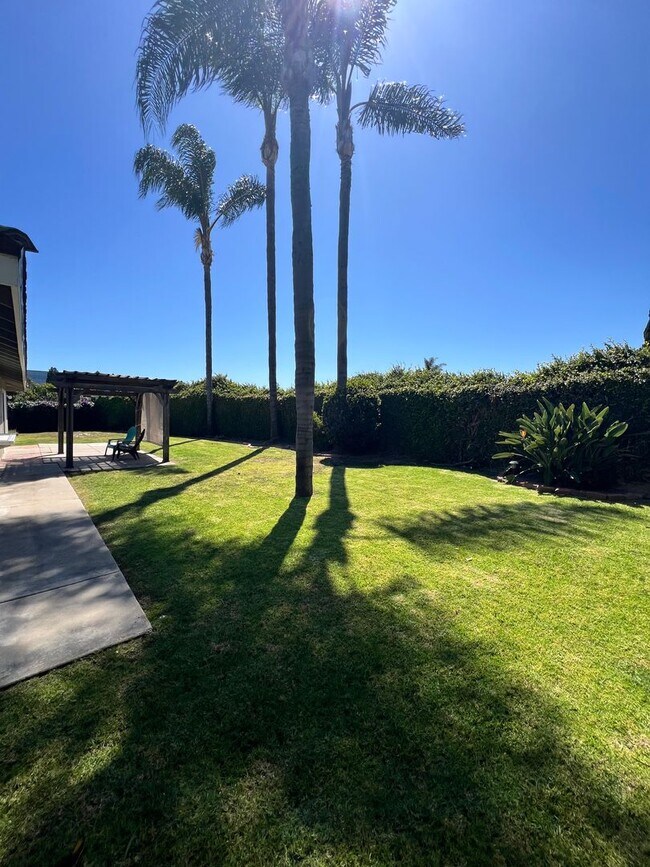 Building Photo - 3 Bed 2.5 Bath Fountain Valley Beauty Now Available