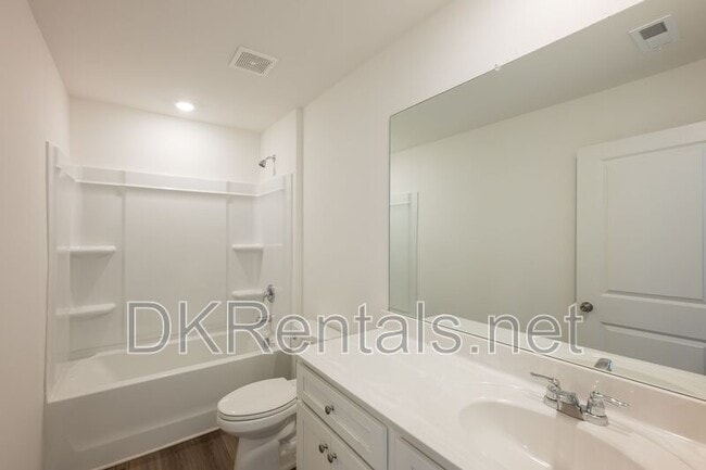 Building Photo - 724 Warm Rays Wy