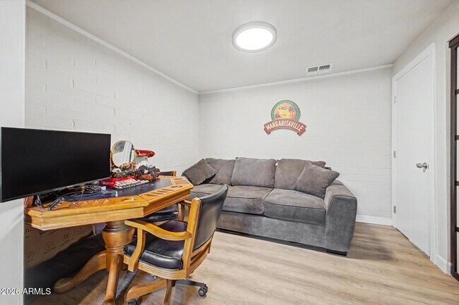 Building Photo - 2208 W San Miguel Ave