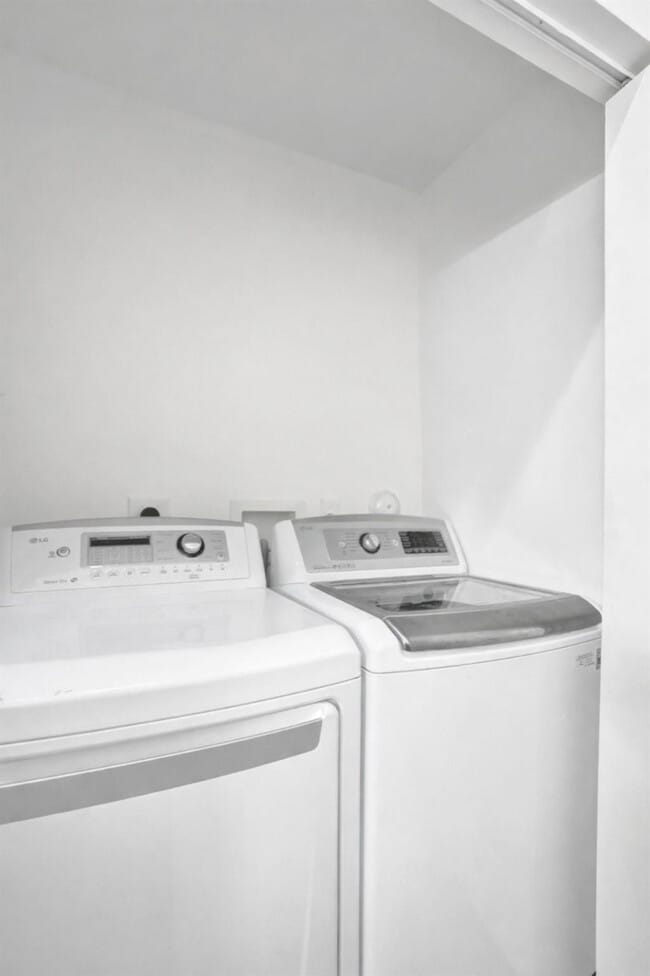 Building Photo - 4234 N Dixie Hwy