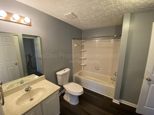 Building Photo - 300 Cross Ridge Ct