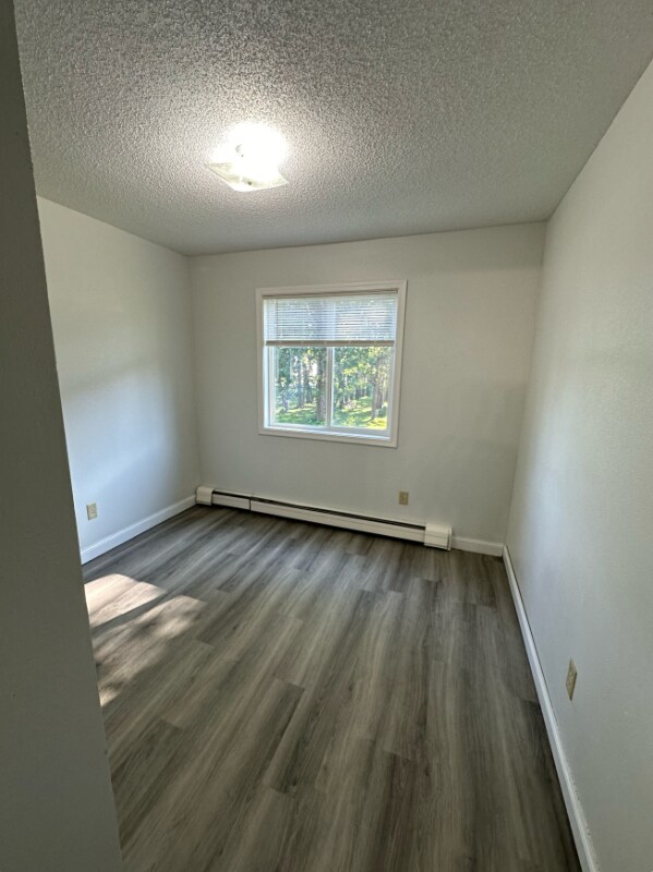 Building Photo - 1518 1st St E